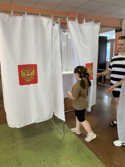 В школьных лагерях провели президентские выборы.