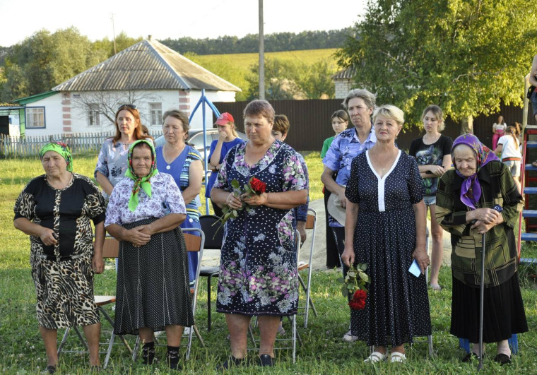 Вчера в х. Клиновый состоялось торжественное открытие памятного знака погибшим односельчанам, кто ковал Победу в борьбе с фашизмом.