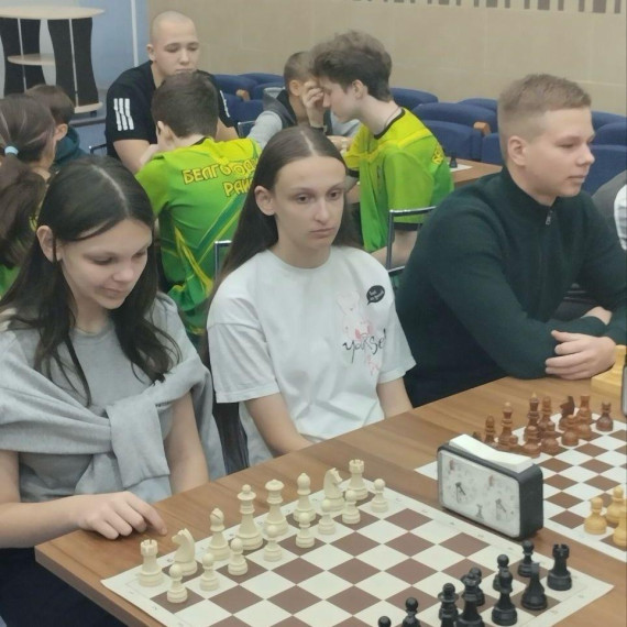 По итогам соревнований наши шахматисты заняли почётное 2-е место, уступив лишь одно очко команде из Вейделевского района.