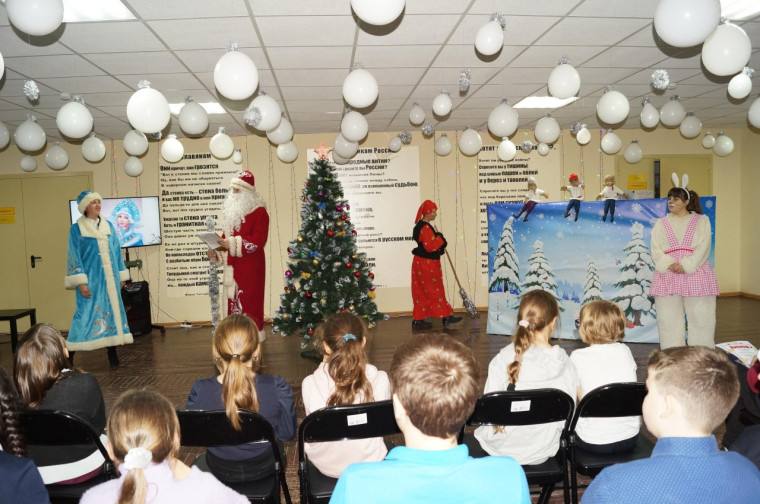 В Ровеньской центральной библиотеке прошёл интерактивный спектакль «Как богатыри за новогодним чудом ходили!».