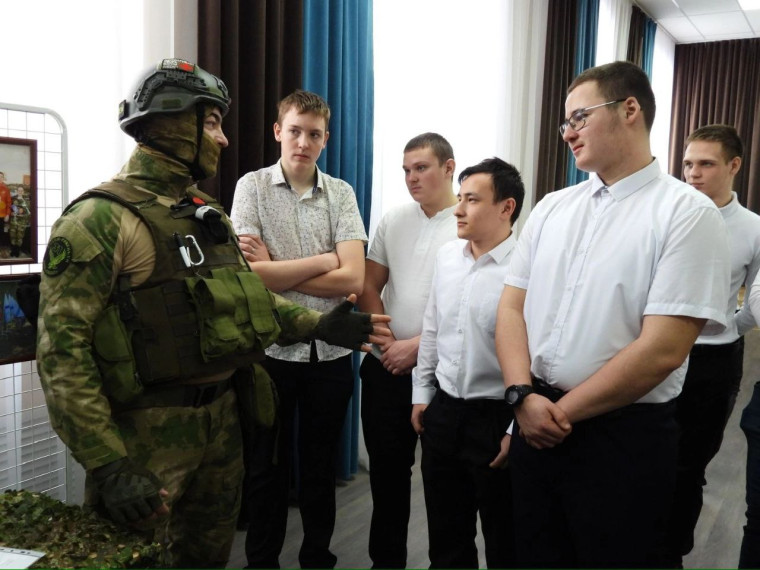 На базе Ровеньского политехнического техникума начал работу муниципальный центр военно-спортивной подготовки и патриотического воспитания молодежи «Воин».