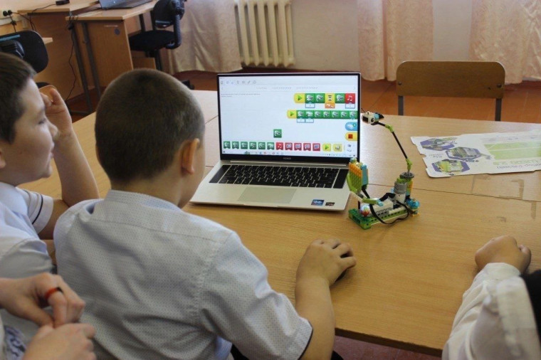 В школах Ровеньского района успешно реализуется национальный проект «Образование».
