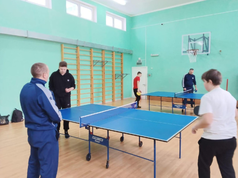 Обучающиеся школ Ровеньского района приняли участие в соревнованиях по настольному теннису, которые прошли на базе Ровеньской средней школы с УИОП в рамках 66 районной Спартакиады.