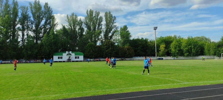 В рамках Первенства Белгородской области по футболу ровеньские футболисты одержали победу над командой «Нива» п.Вейделевка  со счётом  7:1.